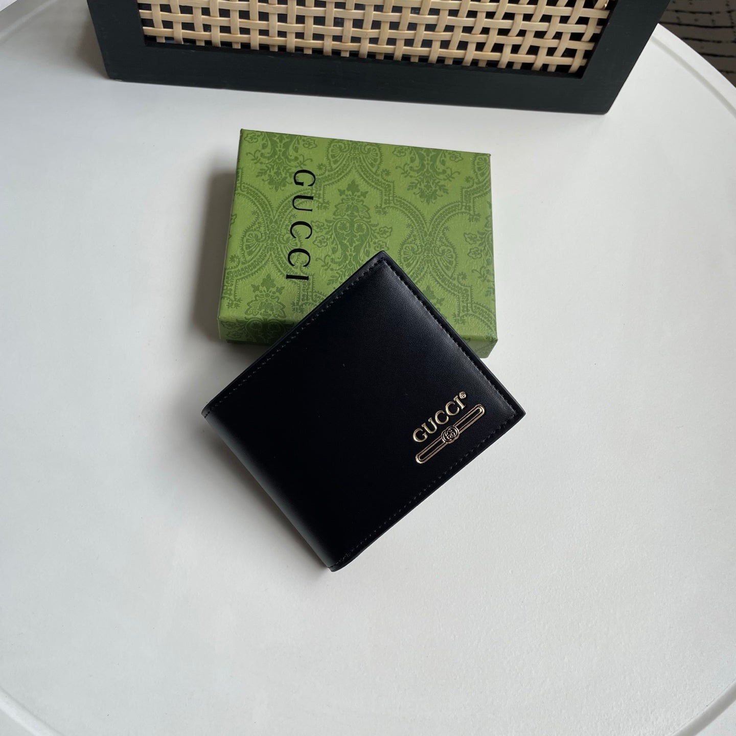 Gucci Black Leather Wallet – Gold Emblem Signature Edition