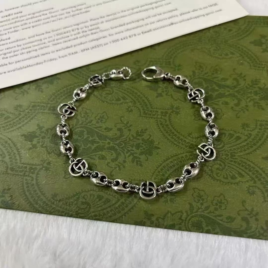 Gucci Interlocking G Link Bracelet – Silver with Oval Chain Design