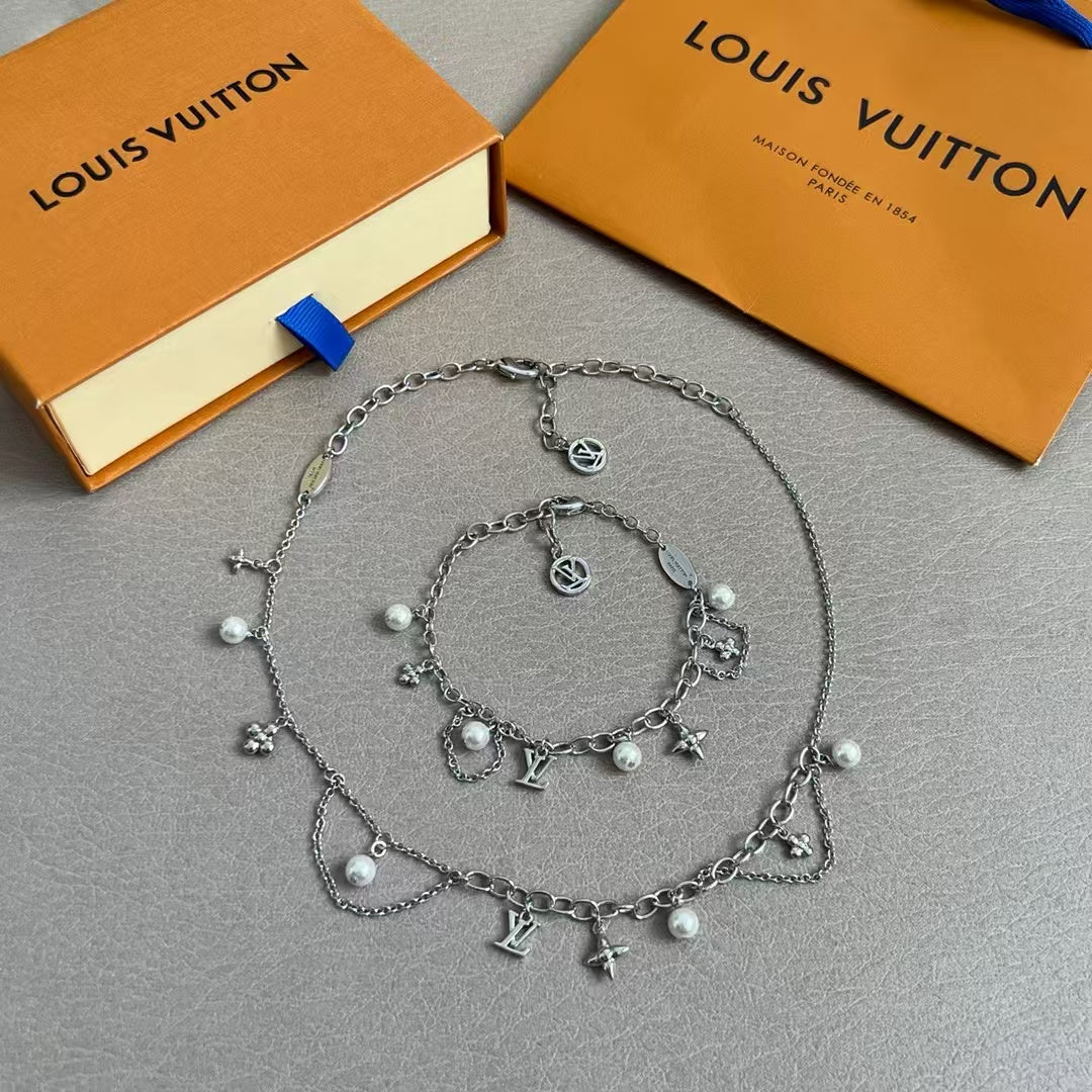 Louis Vuitton Charm & Pearl Jewelry Set – Gold Necklace & Bracelet
