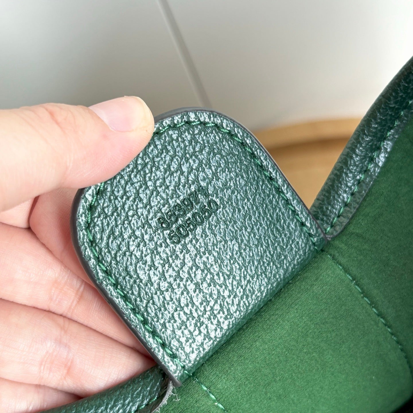 Gucci Circular Handle Stripe Handbag Collection – Signature GG Series