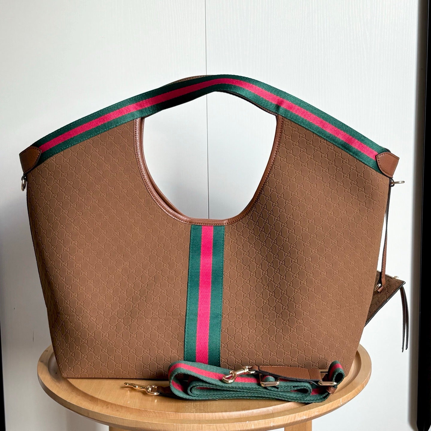 Gucci Circular Handle Stripe Handbag Collection – Signature GG Series