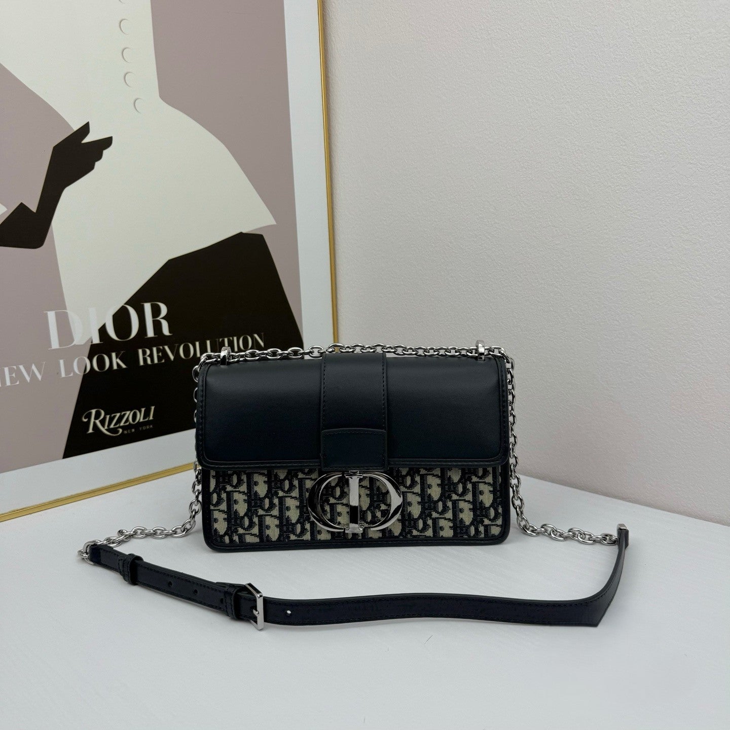 Dior 30 Montaigne Shoulder Bag – Oblique Canvas with Black Leather Flap