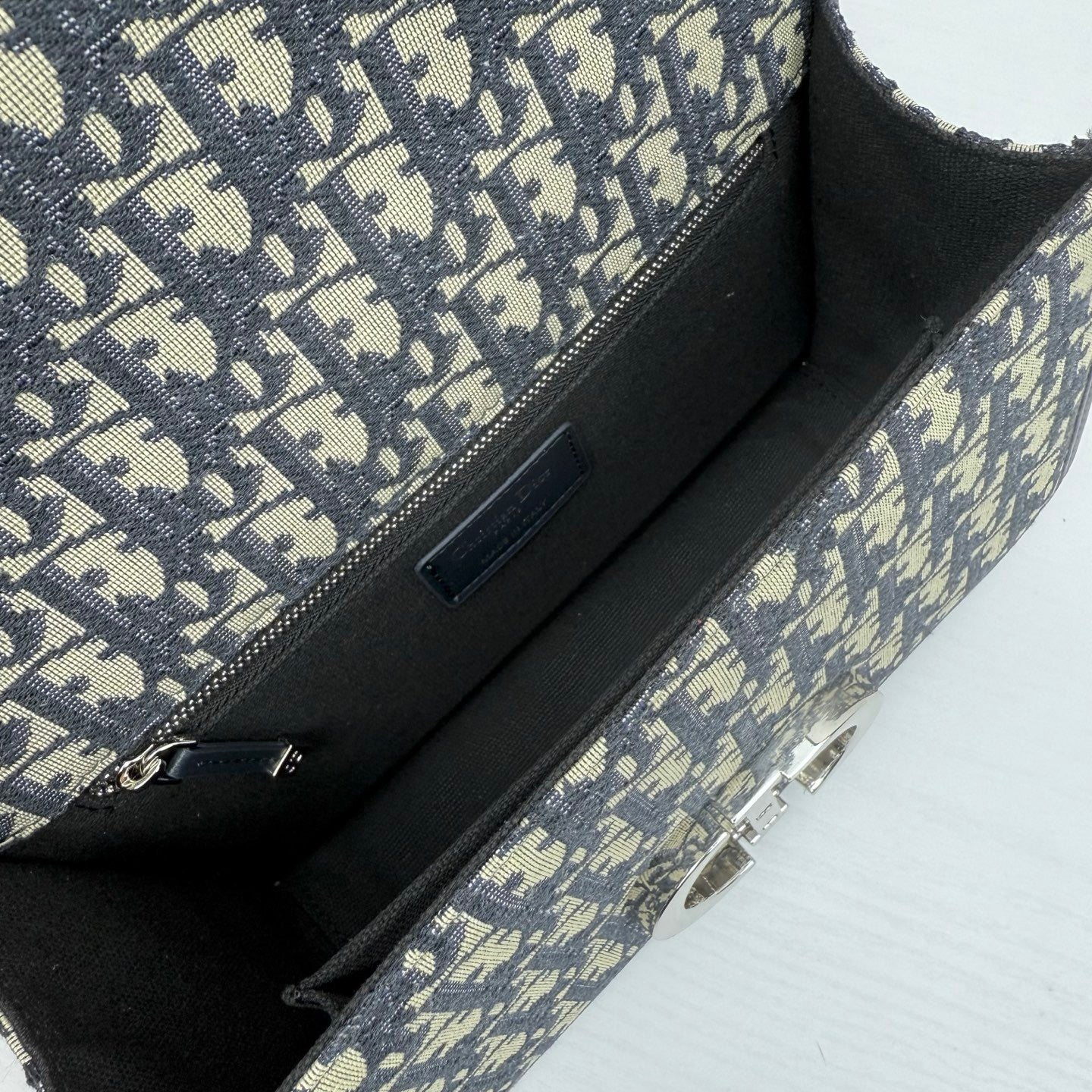 Dior 30 Montaigne Shoulder Bag – Oblique Canvas with Black Leather Flap