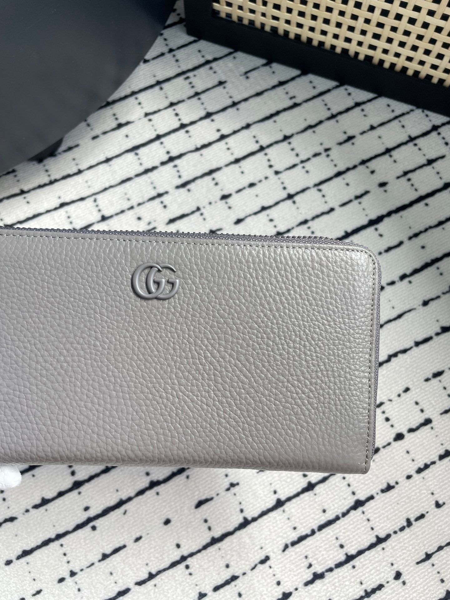 Gucci Pebbled Leather GG Logo Wallet – Black, Pink & Grey