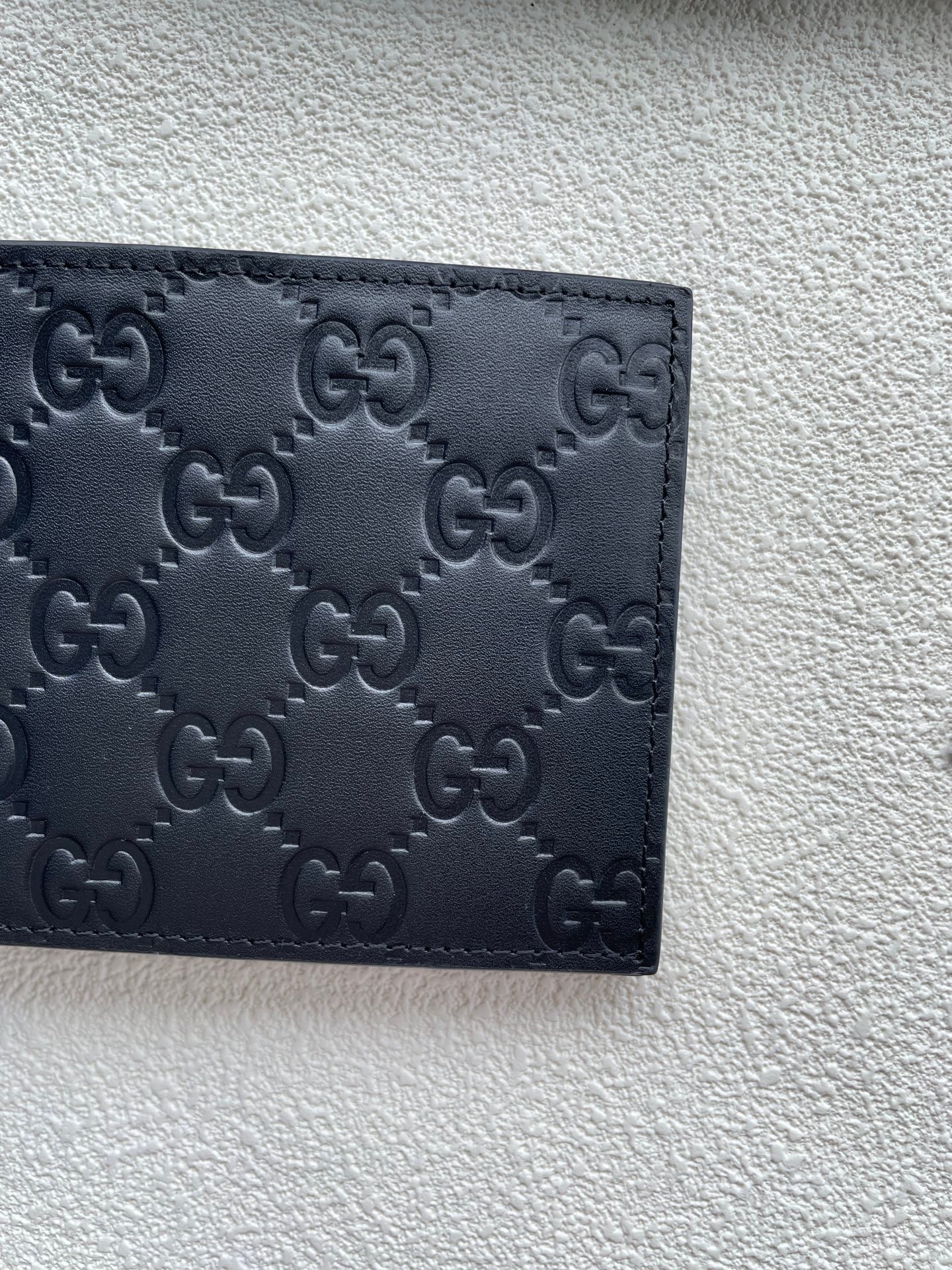 Gucci Black Leather Wallet – Metal Logo Stripe Emblem Edition