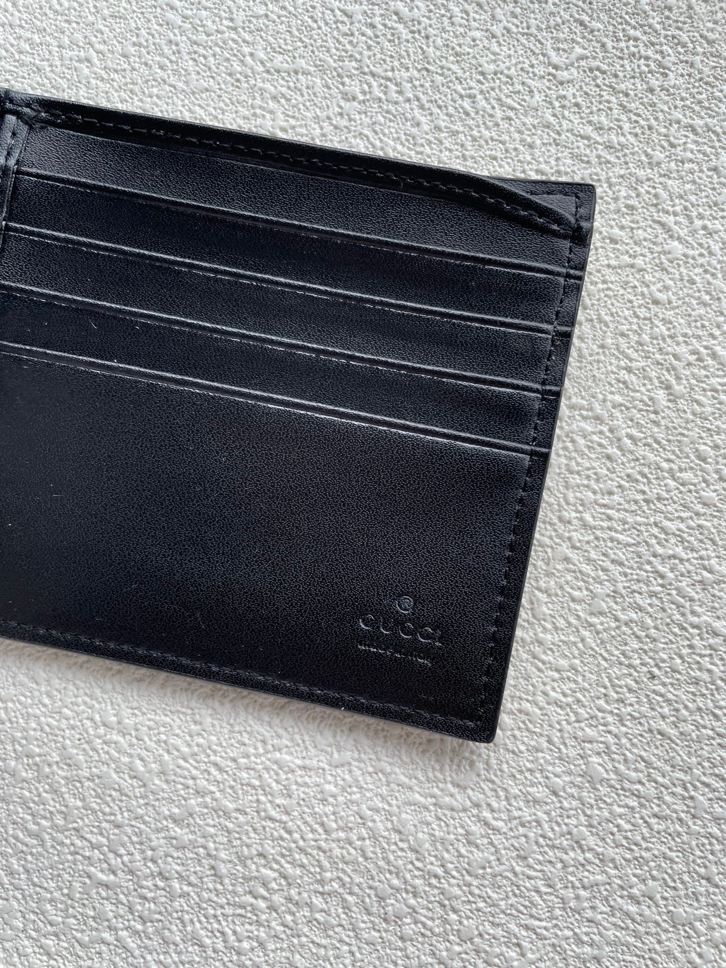 Gucci Black Leather Wallet – Metal Logo Stripe Emblem Edition
