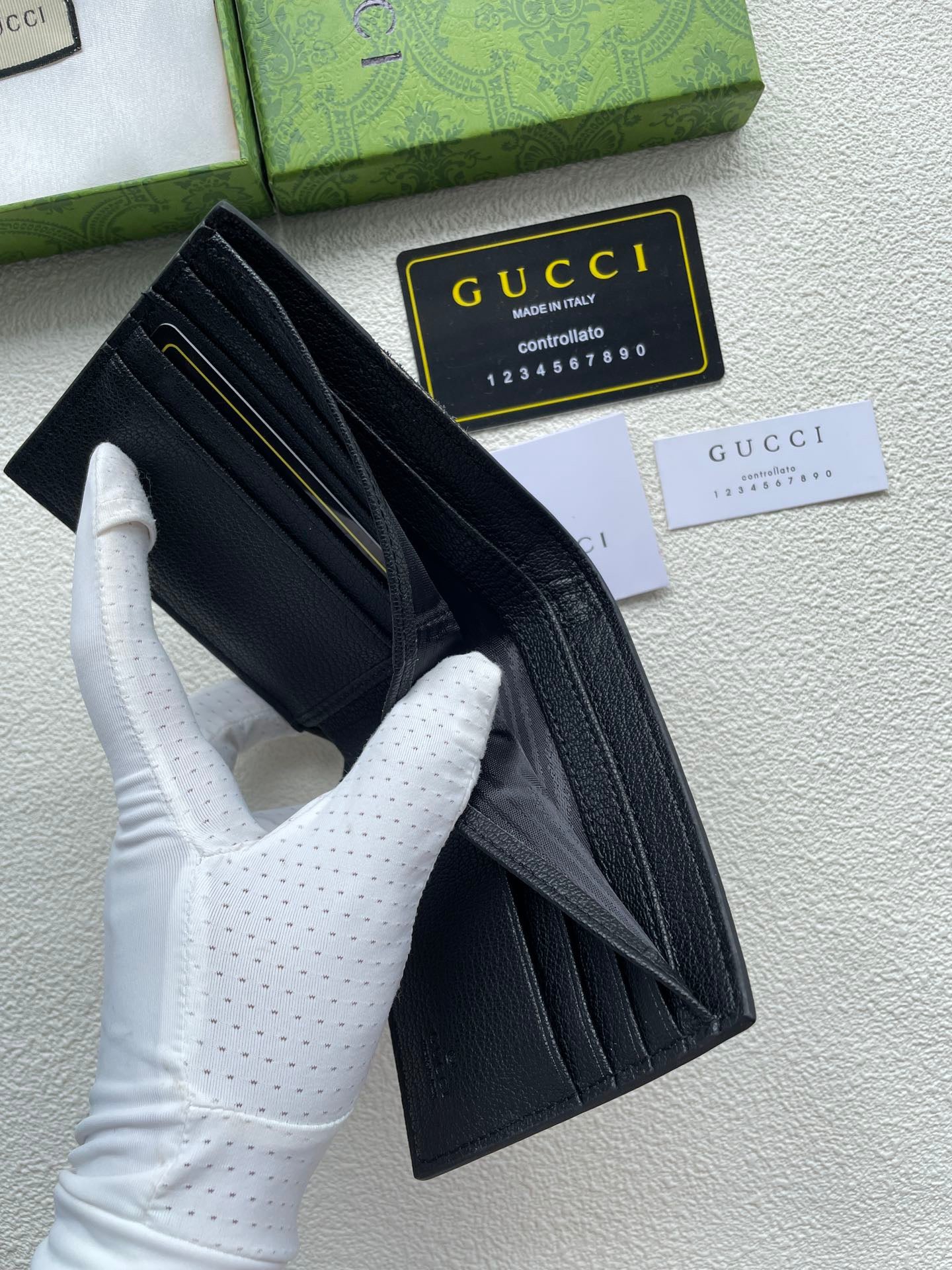 Gucci Black Leather Wallet – Horsebit Accent Edition