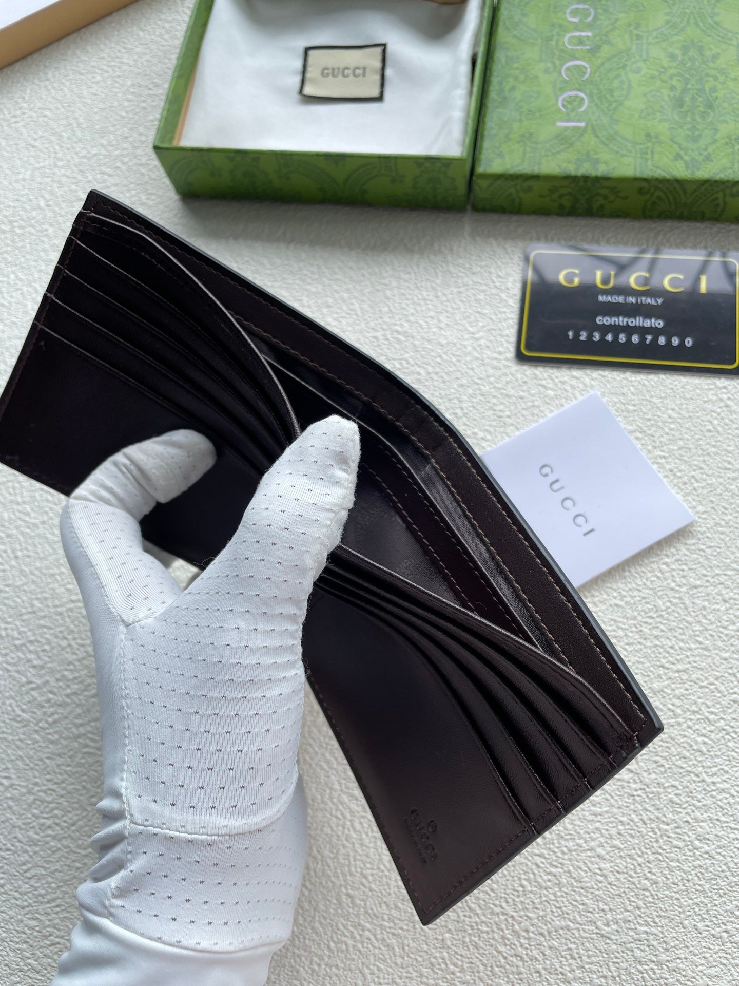 Gucci Signature Wallet – Monogram, Stripe & Canvas Variants