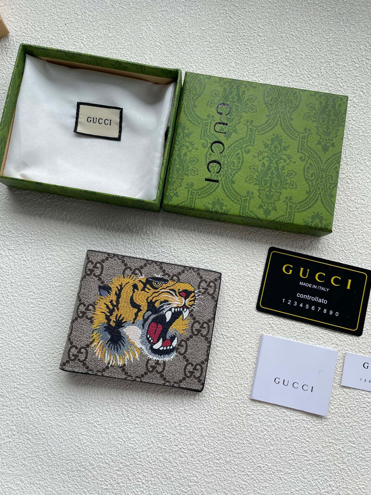 Gucci GG Tiger Wallet Set – Beige Canvas with Roaring Tiger Motif