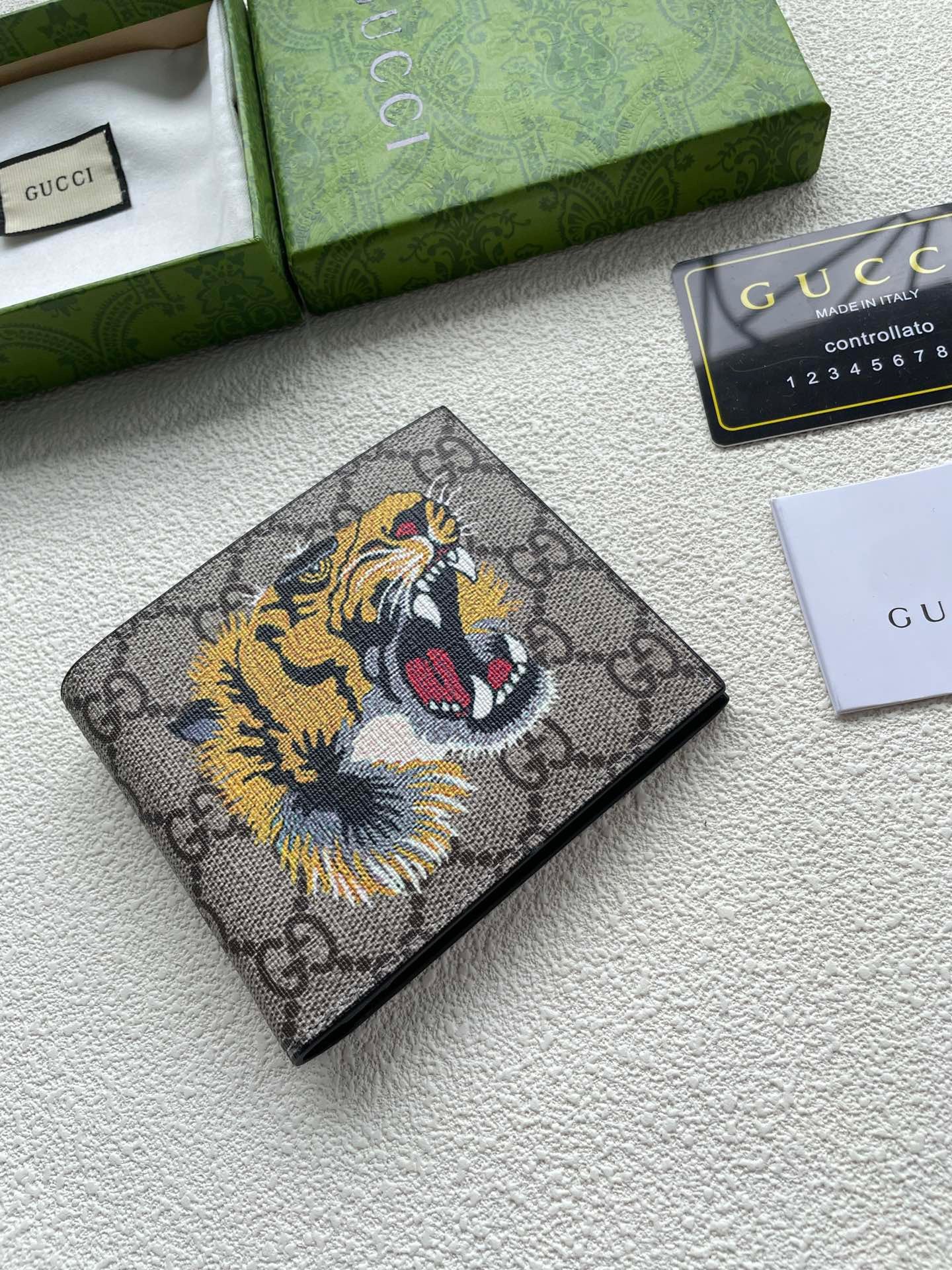 Gucci GG Tiger Wallet Set – Beige Canvas with Roaring Tiger Motif