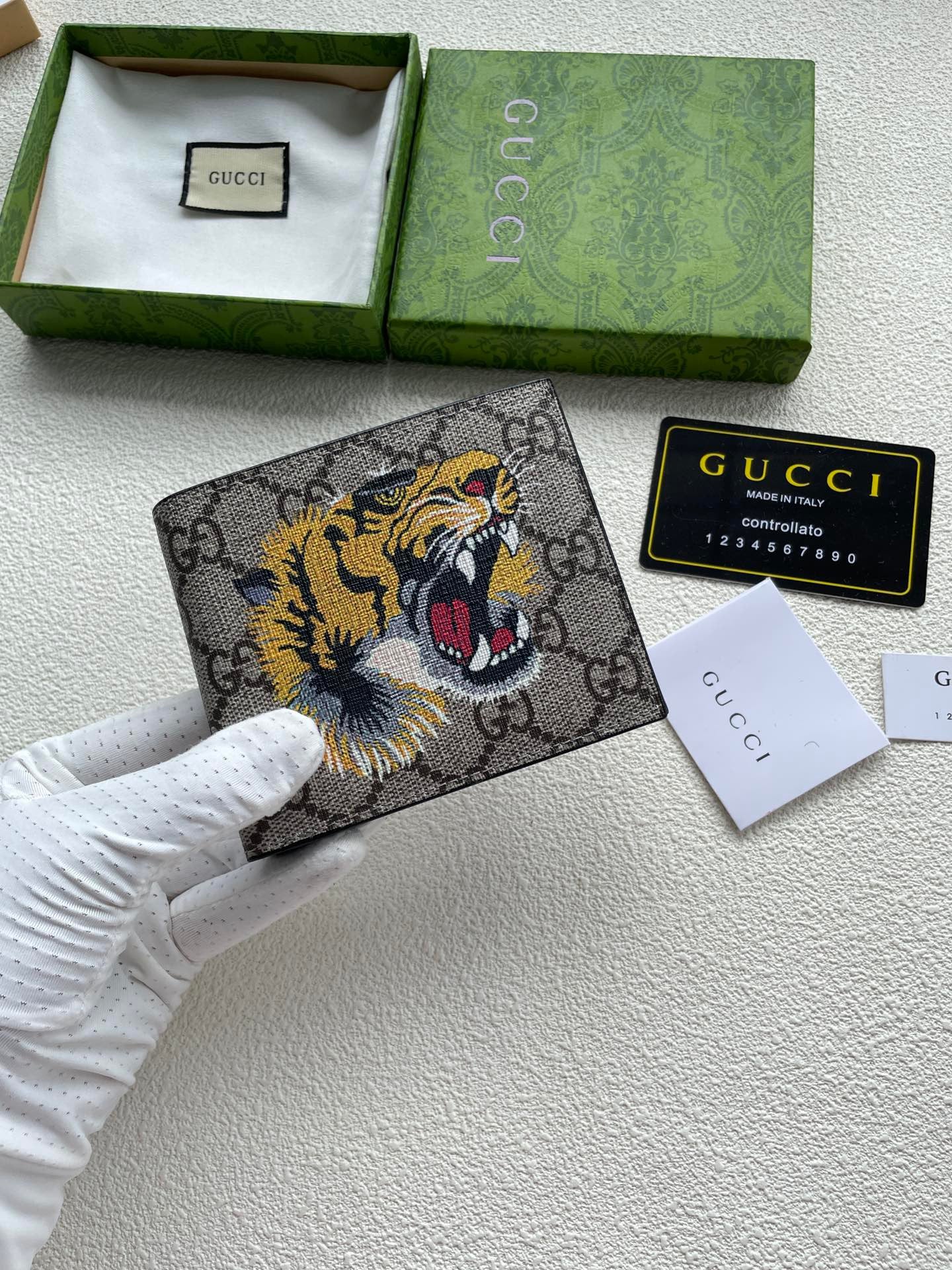 Gucci GG Tiger Wallet Set – Beige Canvas with Roaring Tiger Motif