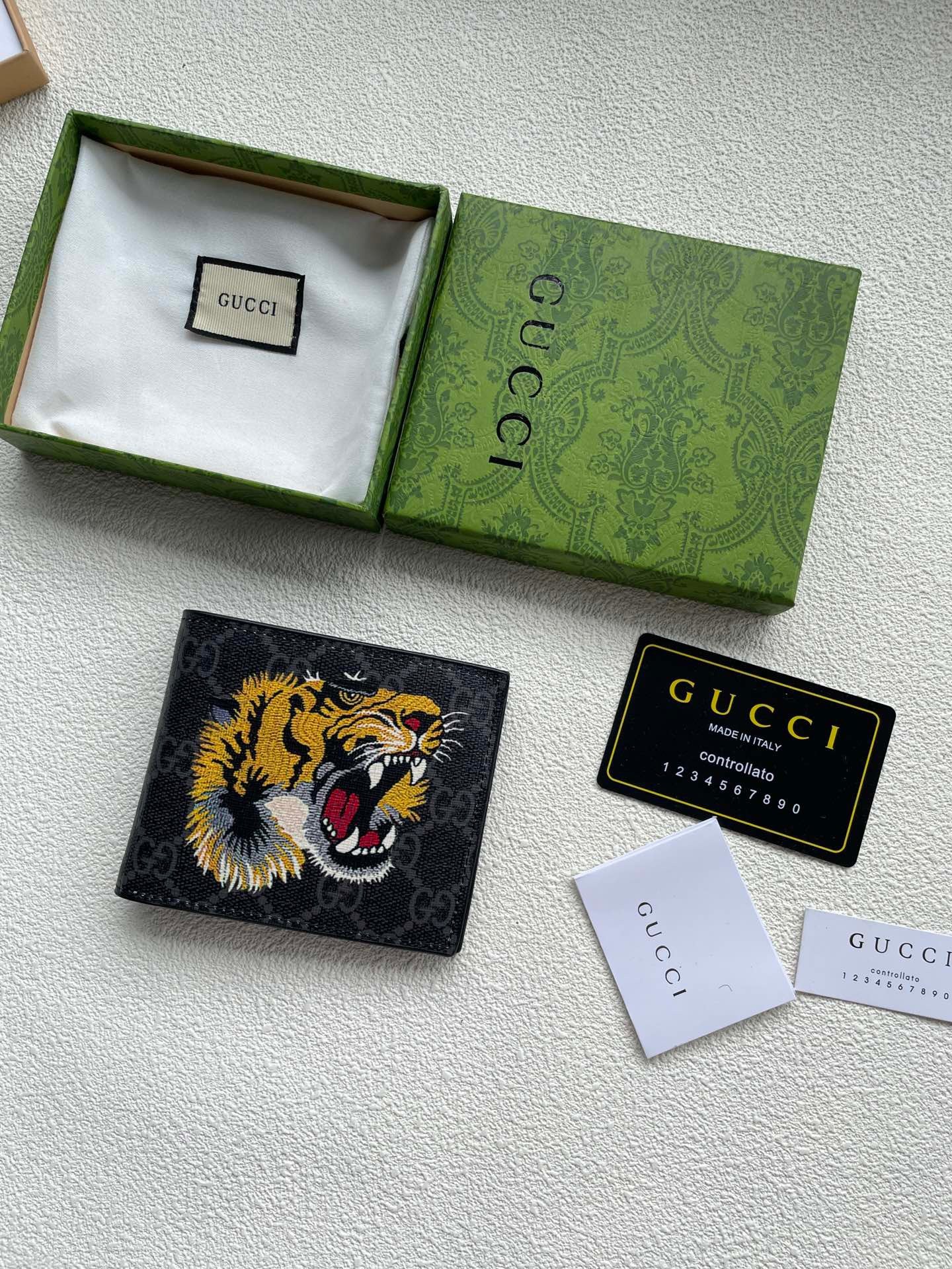 Gucci GG Tiger Wallet Set – Beige Canvas with Roaring Tiger Motif