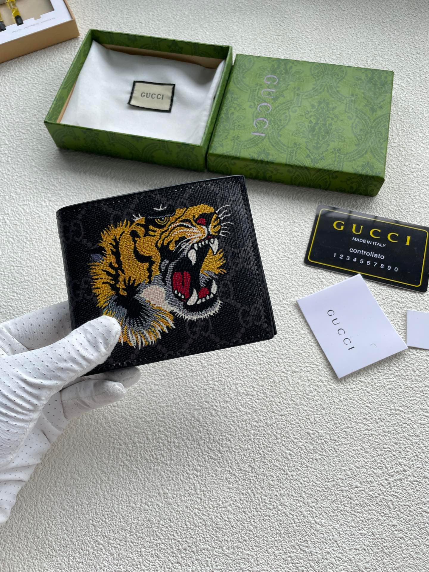 Gucci GG Tiger Wallet Set – Beige Canvas with Roaring Tiger Motif