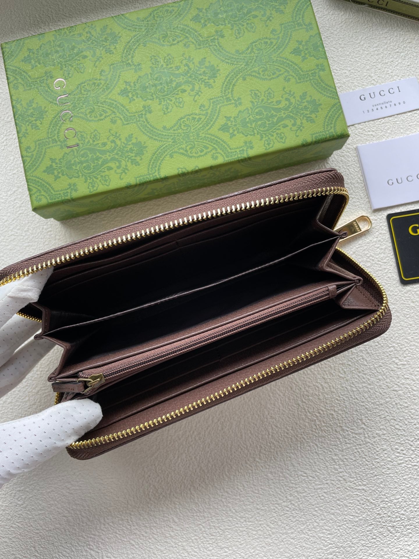 Gucci GG Zipper Wallet Set – Beige Canvas Edition