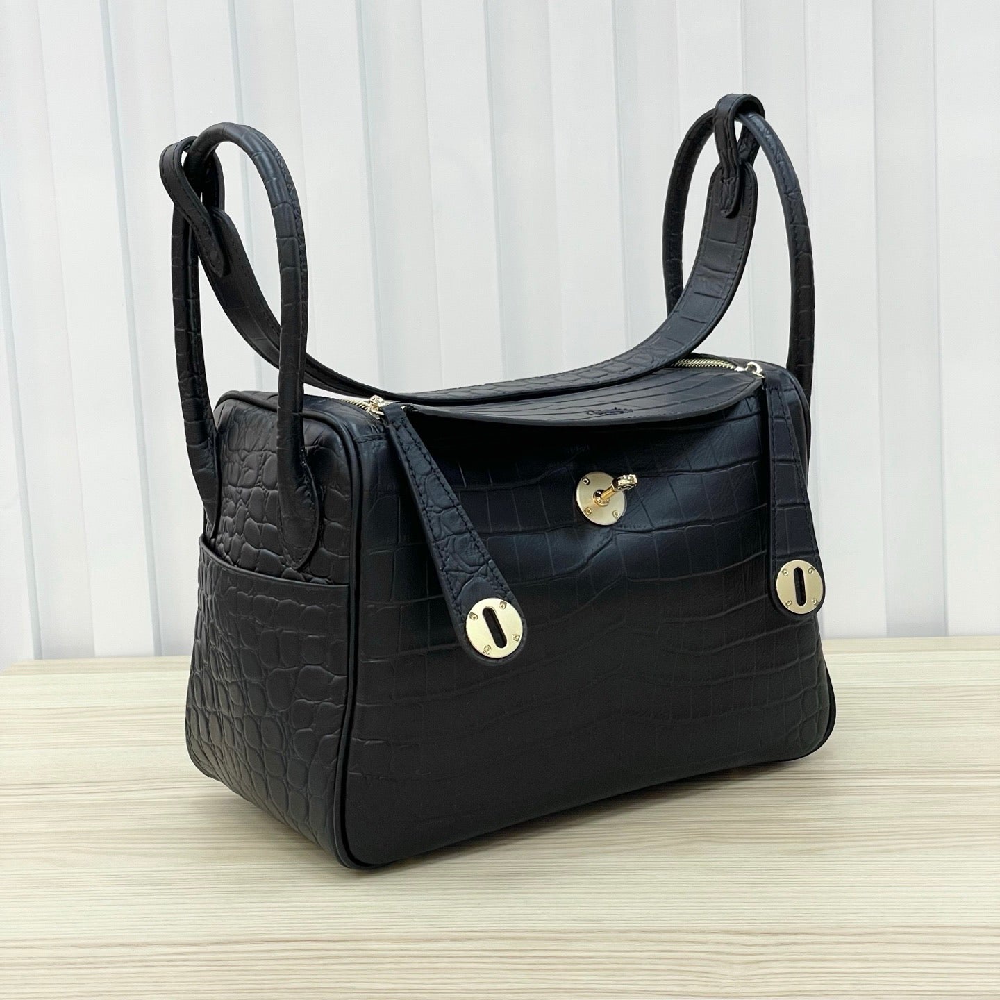 Luxury Structured Handbag Collection – Pebbled & Croc-Textured Leather with Metallic Hardware