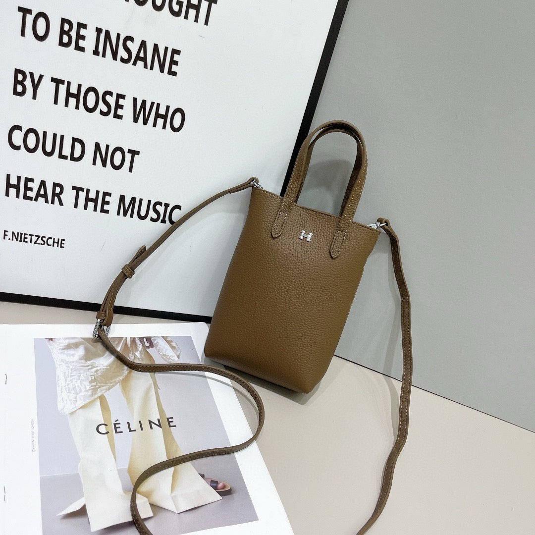 Hermès Compact Handbag Collection – Textured Leather with Metallic H Emblem