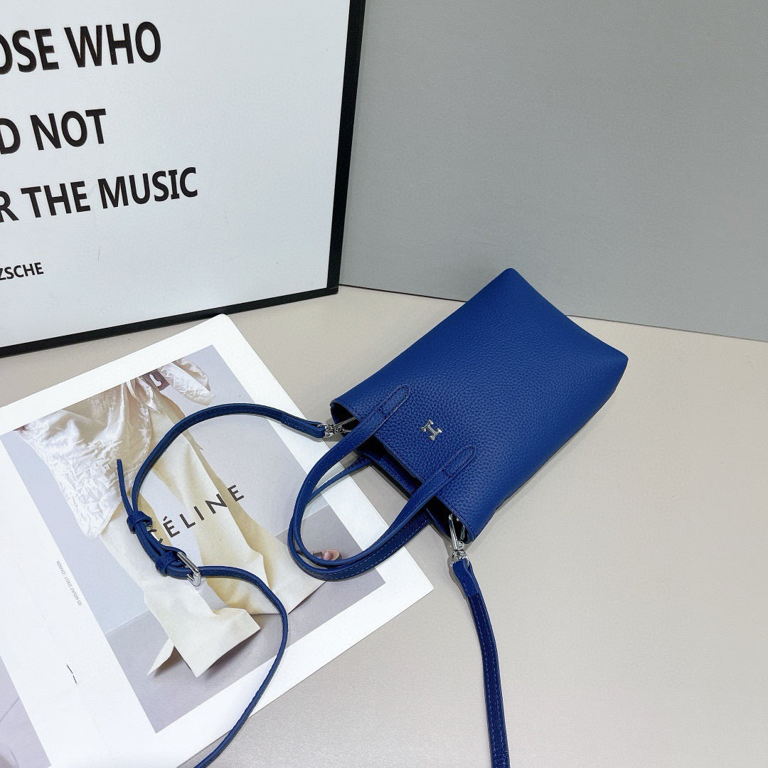 Hermès Compact Handbag Collection – Textured Leather with Metallic H Emblem