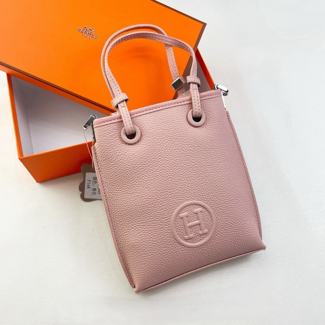 Hermès Circular Logo Tote Collection – Textured Leather with Embossed H Emblem