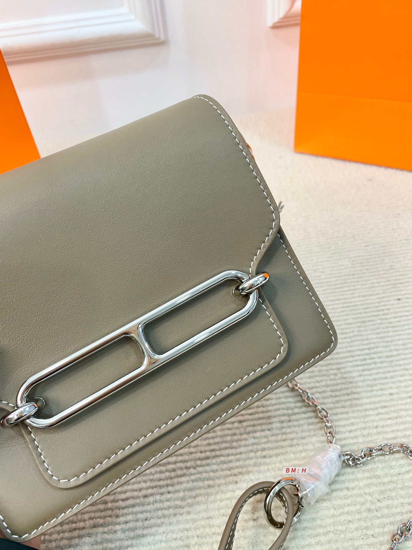 Hermès Mini Shoulder Bag – Leather with Silver Chain & Signature Charm