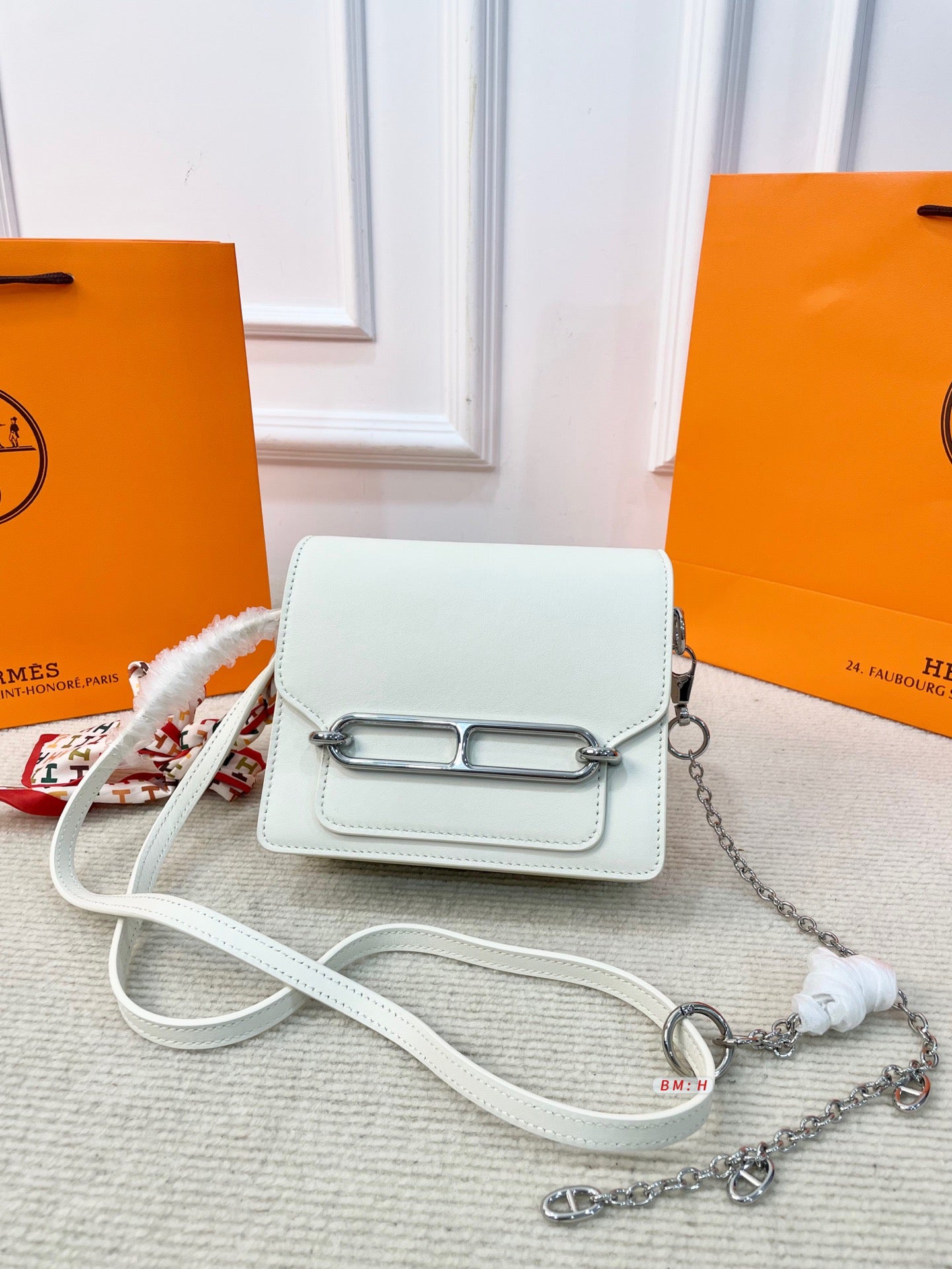 Hermès Mini Shoulder Bag – Leather with Silver Chain & Signature Charm