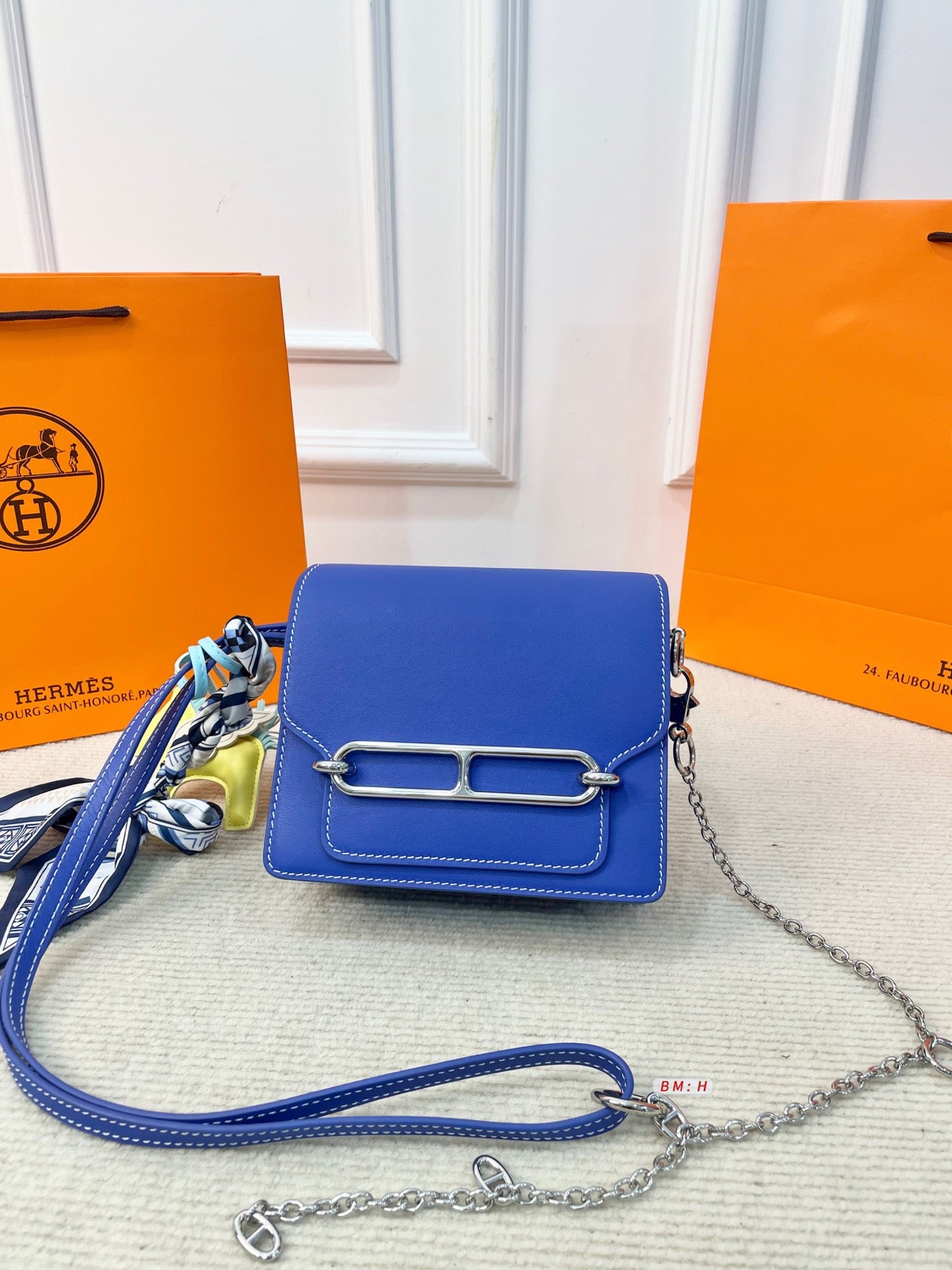 Hermès Mini Shoulder Bag – Leather with Silver Chain & Signature Charm