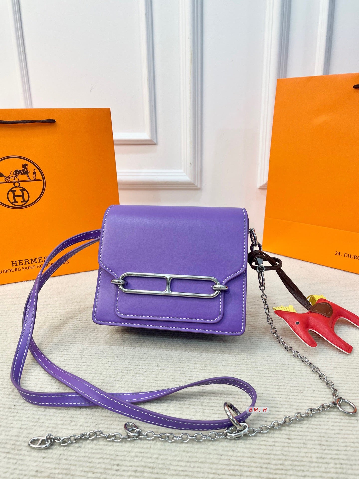 Hermès Mini Shoulder Bag – Leather with Silver Chain & Signature Charm