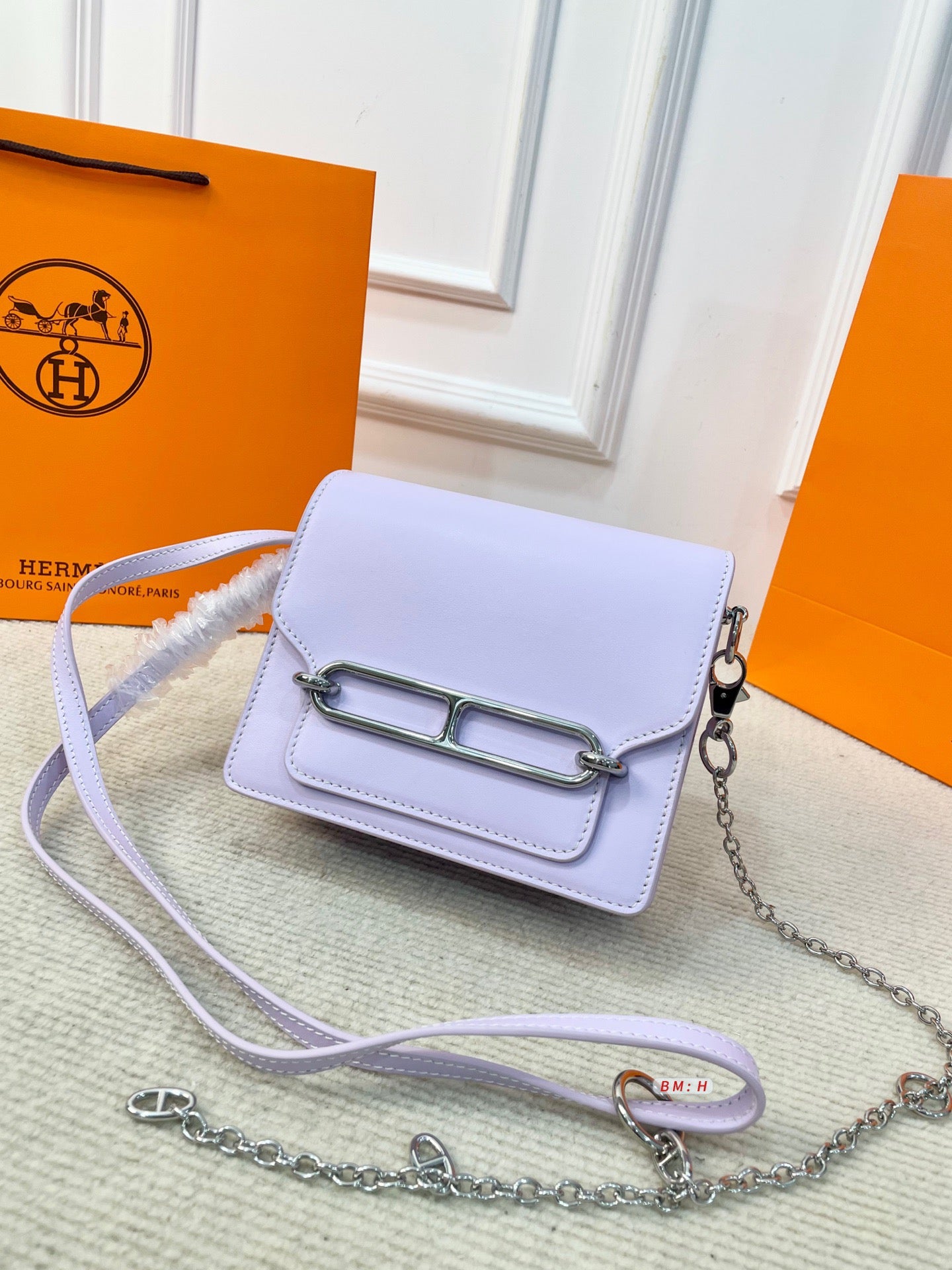 Hermès Mini Shoulder Bag – Leather with Silver Chain & Signature Charm