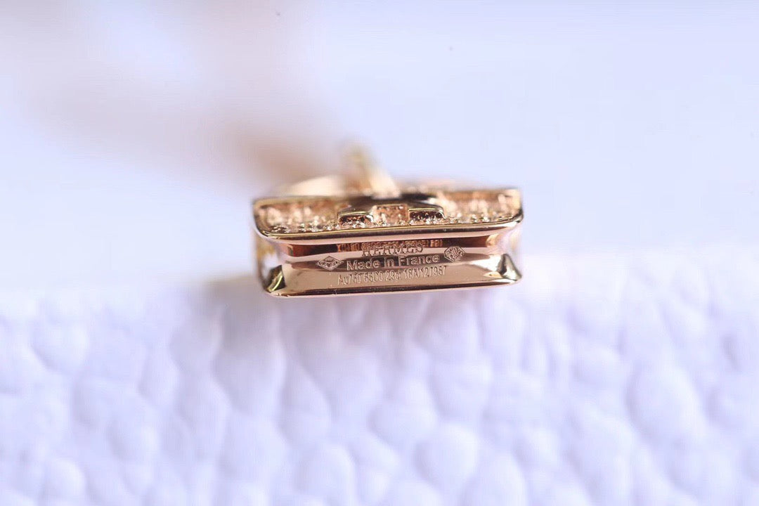 Hermès Padlock Pendant Necklace – Sparkling Stones on Fine Chain