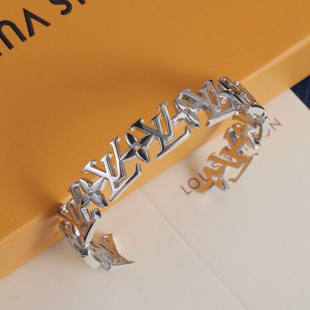 Louis Vuitton Linked LV Logo Bracelet – Sculpted Chain Design in Gold & Silver