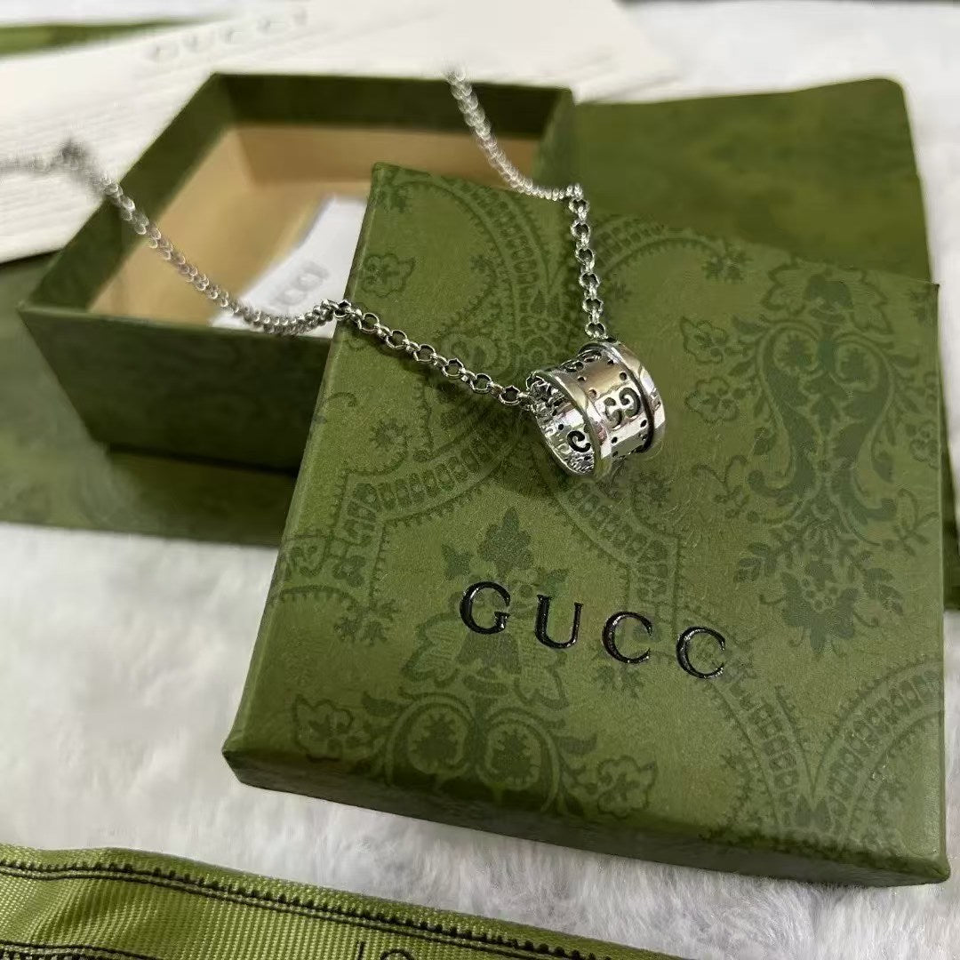 Gucci Silver Interlocking Ring Pendant Necklace – Engraved Double Ring Design