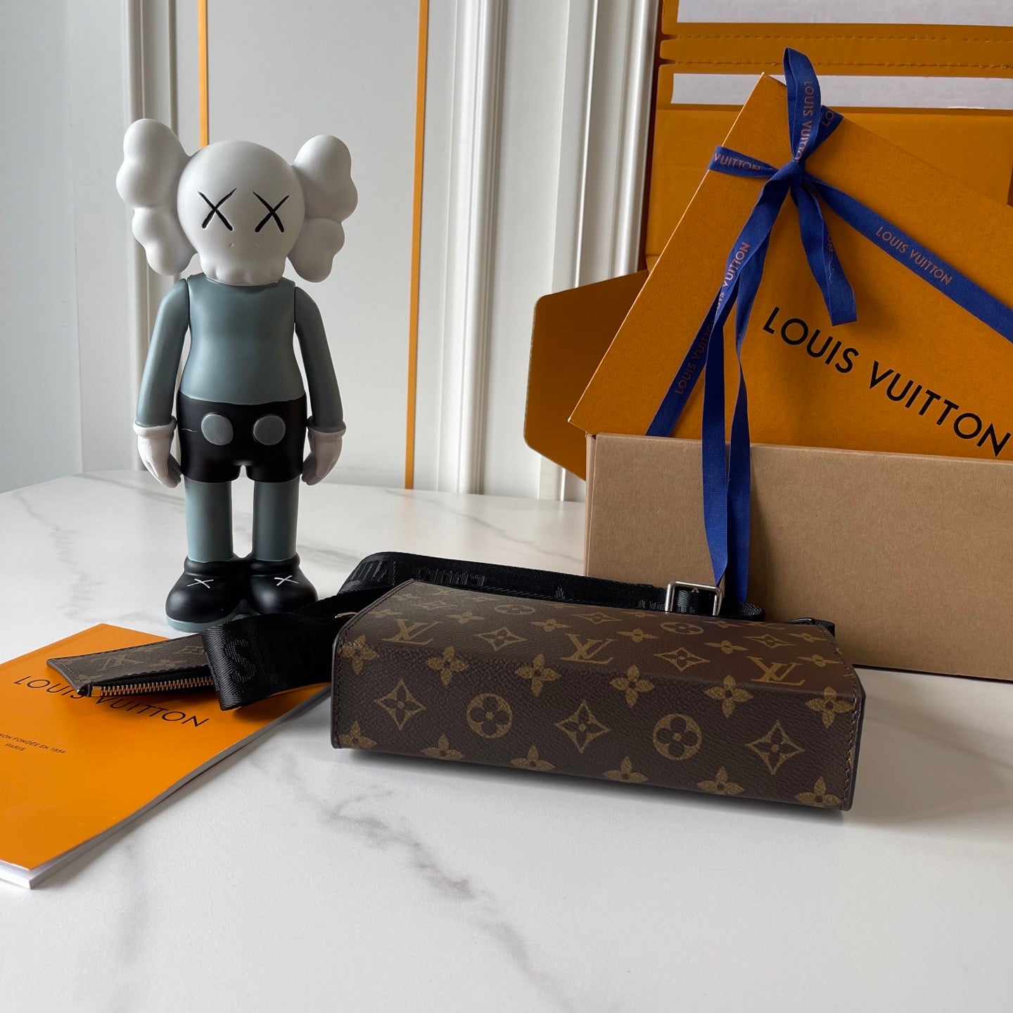 Louis Vuitton Monogram Pouch & Cardholder Set – Signature Canvas Edition