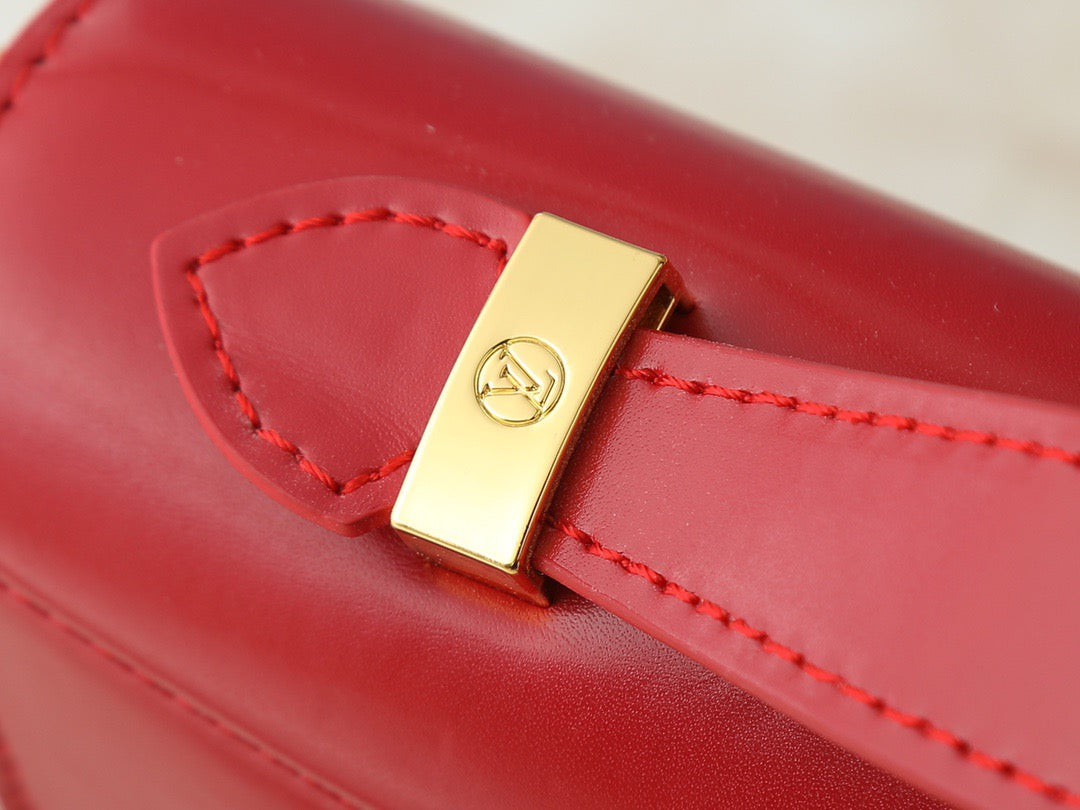 Yves Saint Laurent Flap Chain Handbag Collection – Signature YSL Series