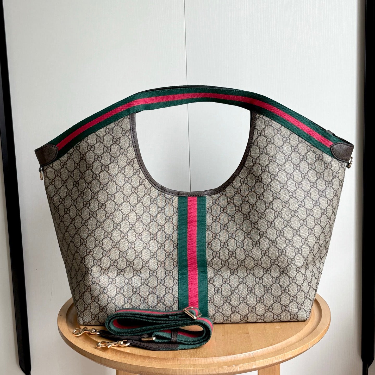 Gucci Circular Handle Stripe Handbag Collection – Signature GG Series