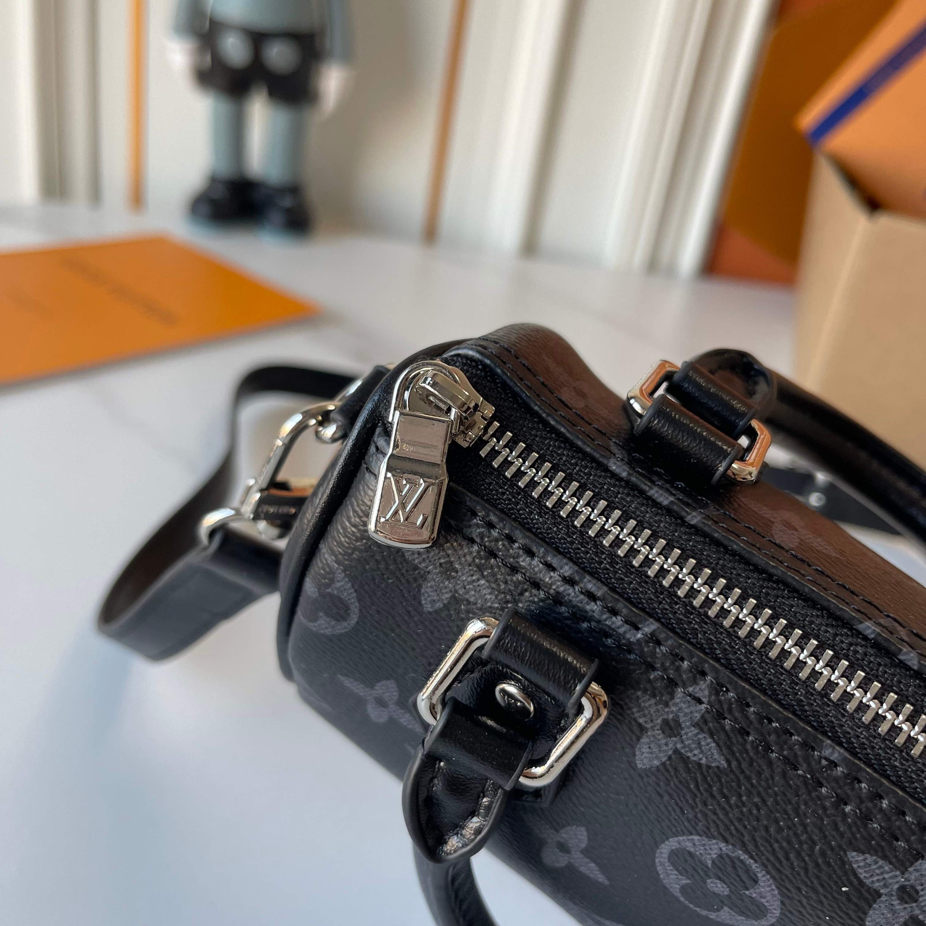 Louis Vuitton Noir Bloom Handbag – Petite Prestige Edition