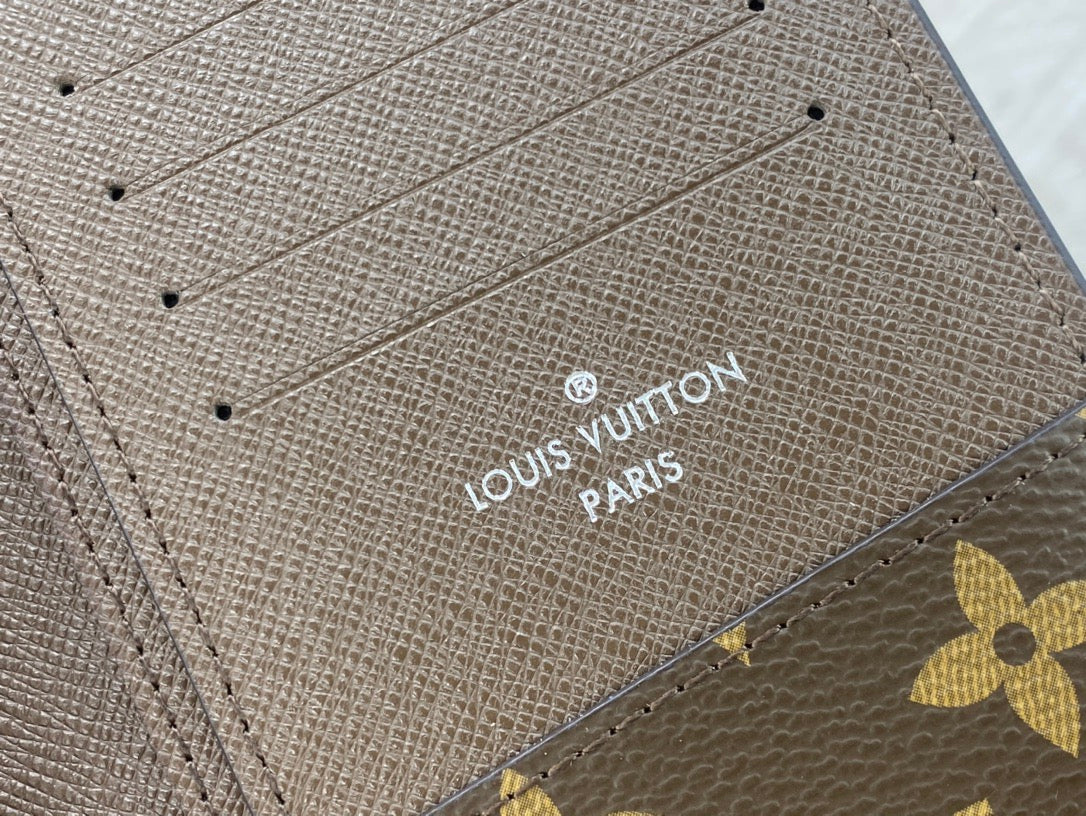 Louis Vuitton Monogram Zipper Wallets – Gray & Beige