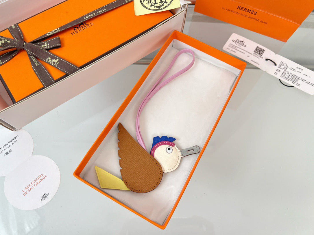 Hermès Sac Brown Leather Bird Charm with Pink Strap
