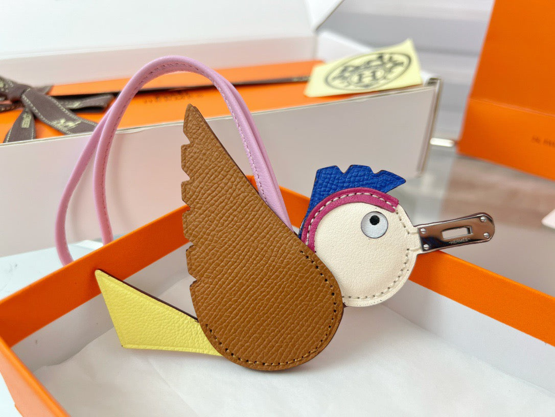 Hermès Sac Brown Leather Bird Charm with Pink Strap