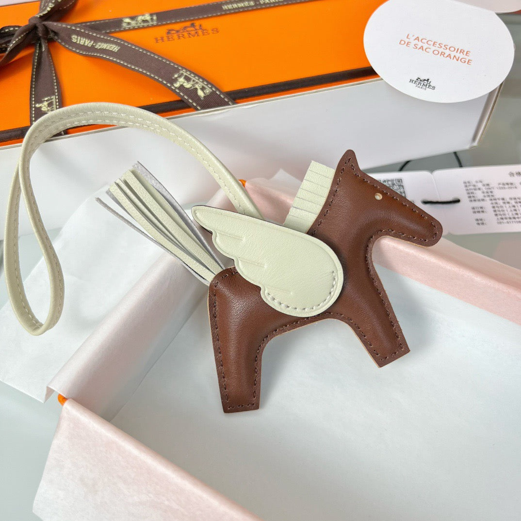 Hermès Rodeo Pegasus Touch Charm – Brown, Cream & White Leather