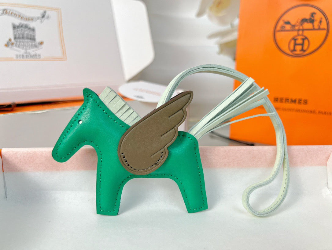 Hermès Rodeo Pegasus Touch Charm – Green, Beige & White Leather