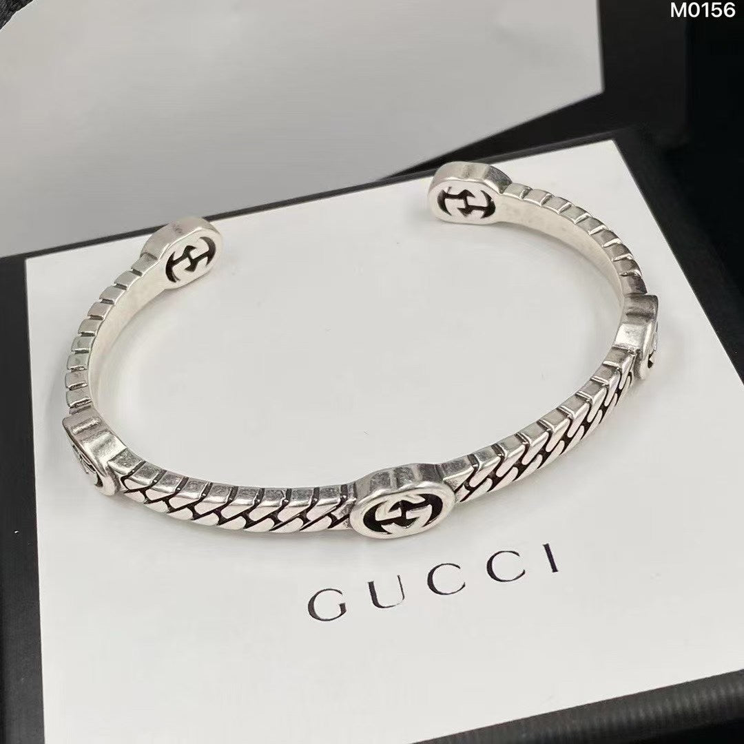Gucci Interlocking G Bracelet – Gold & Silver Duo with Textured Chain Design
