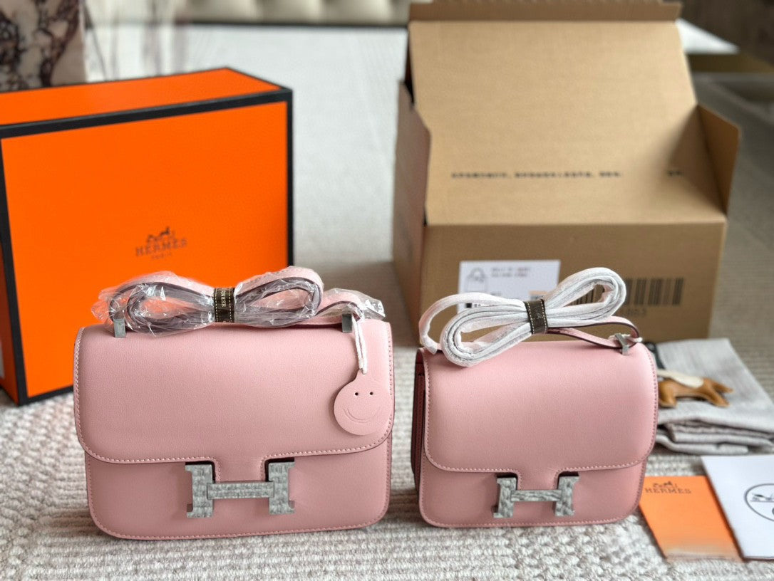 Hermès Constance – Swift Leather Shoulder Bag with Silver “H” Clasp