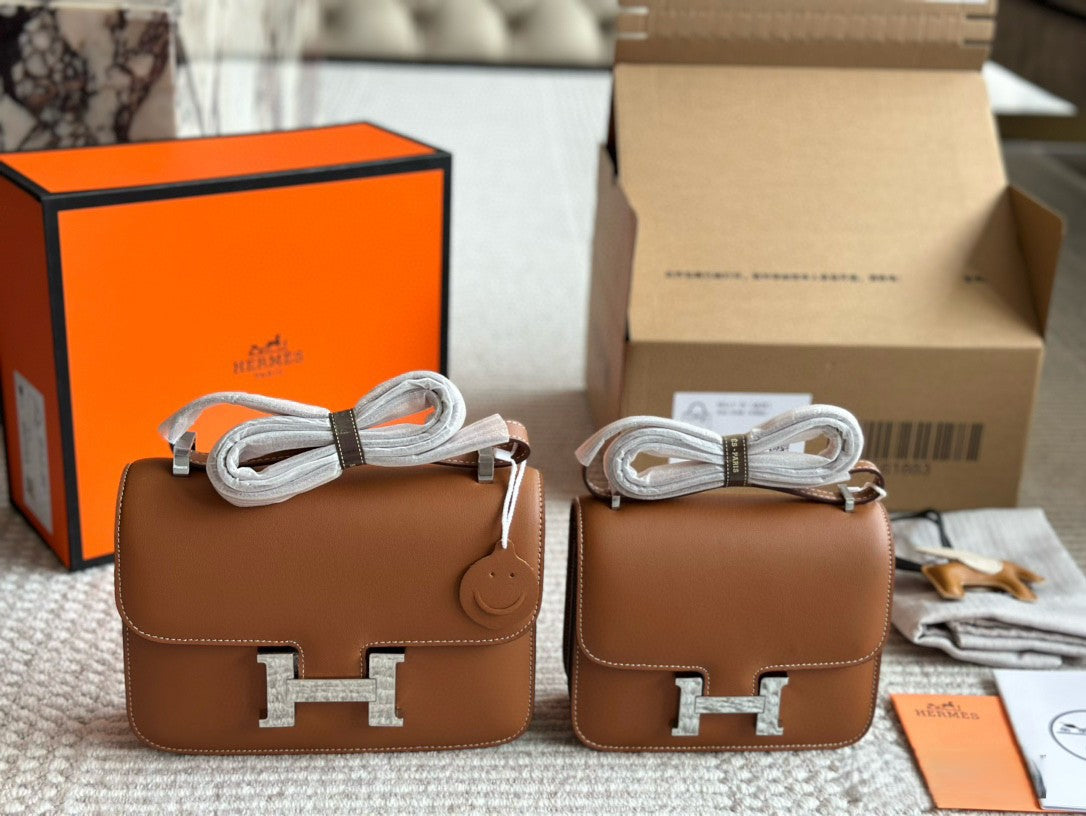 Hermès Constance – Swift Leather Shoulder Bag with Silver “H” Clasp