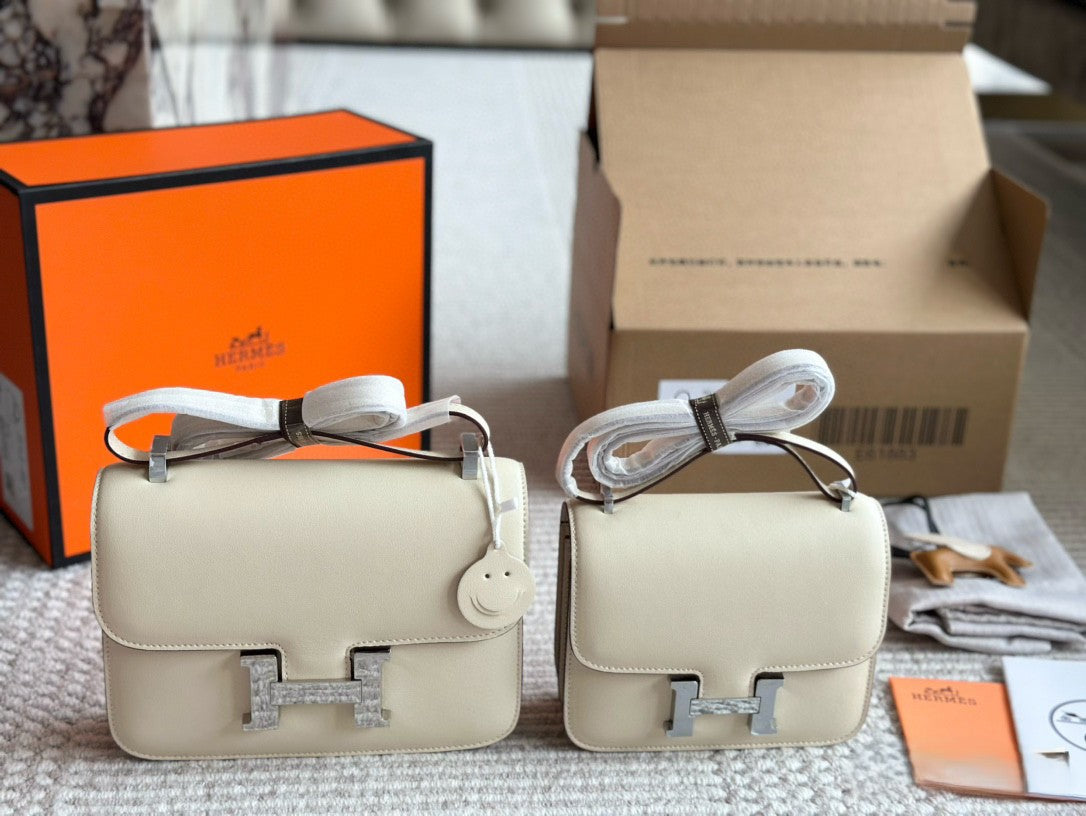 Hermès Constance – Swift Leather Shoulder Bag with Silver “H” Clasp