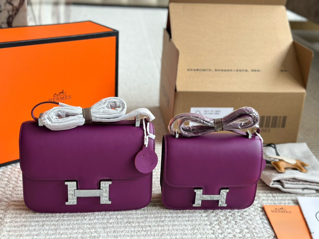 Hermès Constance – Swift Leather Shoulder Bag with Silver “H” Clasp