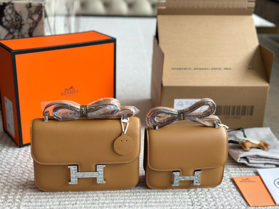 Hermès Constance – Swift Leather Shoulder Bag with Silver “H” Clasp